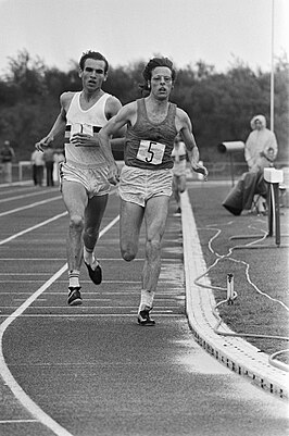 Leon Schots (links) en Jos Hermens tijdens de interland Nederland, Duitsland B en België in 1974.