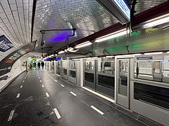 Line 1 platforms