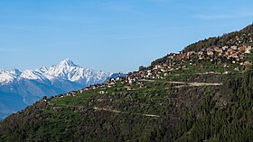 Blick auf Veysonnaz mit einem Teil der Berner Alpen im Hintergrund