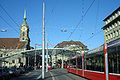 Bern - Bern Hauptbahnof Tren Garı ve önünde tramvay durağı