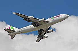 Boeing 747 fra Wamos Air tar av fra Adolfo Suárez Madrid-Barajas lufthavn utafor Madrid.