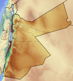 Mapa konturowa Jordanii, po lewej nieco u góry znajduje się punkt z opisem „Al-Karama”