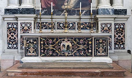 Altar in polychrome stone