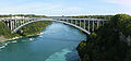 El Rainbow Bridge sobre el riu Niàgara, que connecta el Canada i els Estats Units. L'arc de l'estructura és parabòlic.