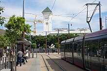 La gare Casa Voyageurs à Casablanca vue de l'arrêt de tram, sur le boulevard Mohamed V.