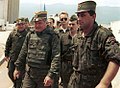 Mladić (i midten) ankommer Sarajevo flyplass for FN-samtaler, juni 1993. Foto: Mikhail Jevstafjev