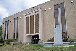 Lincoln County Courthouse i Hamlin.