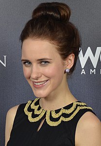 Rachel Brosnahan interprète Miriam.