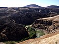 Det armenske højland og floden Akhurjan ved grænsen mellem Armenien og Tyrkiet, set fra den tidligere armenske hovedstad Ani i Tyrkiet.