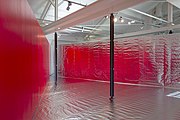 Rita Rohlfing: Installation Passage Rot, 2020, 270 × 1200 × 800 cm, Dr. Carl Doerken Galerie, Herdecke, Germany