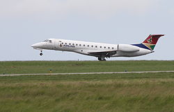 Eine der von Airlink betriebenen Embraer ERJ 135