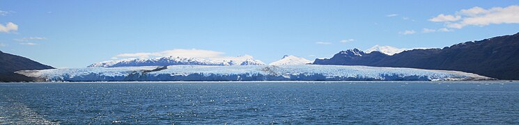 Glaciar Pío XI (o Brüggen), el más largo del hemisferio sur fuera de la Antártida.