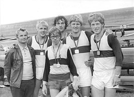 Winnend team van de Oost-Duitse kampioenschappen 1974: Siegfried Brietzke, Andreas Decker, Stefan Semmler, Wolfgang Mager en stuurman Werner Lehmann, samen met trainer Jörg Weissig