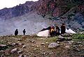 Nomád tábor a Curphu Gompa fölött, 1993. A füst boróka égető szertartásból ered.