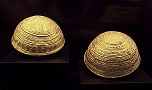 Cascos ou cazos de ouro de Axtroki, País Vasco, c. 1000 a. C.