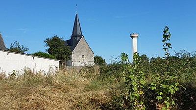 L'église et le château d'eau.