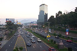 Boulevard de los Próceres (Autopista Sur), San Salvador; one of Trung Mỹ's widest