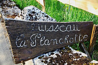 Près du château de Jours-lès-Baigneux.