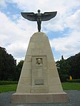 Otto-Lilienthal-Denkmal von Peter Breuer (1914), Bäkestraße 14a in Berlin (Steglitz)