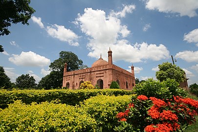 Mughal Sufi shrine