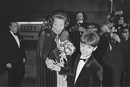 Koningin Beatrix en Danny de Munk tijdens de première in 1984