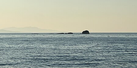 Rocks northwest of Kalem island