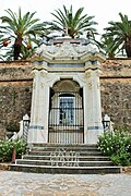 Capilla dedicada a la Virgen de la Soledad, patrona de la ciudad, con una imagen suya en el interior. Fue construida trasladando en su integridad la fachada de la antigua ermita situada en la actual plaza de su nombre donde hoy se levanta el edificio de La Giraldilla y que fue adosada al lienzo de la muralla entre los baluartes de San José y de San Vicente.