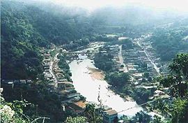 Vista parcial da cidade, cortada pelo rio Santo Antônio