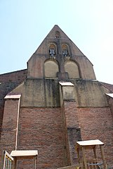 Le clocher-mur de l'église.