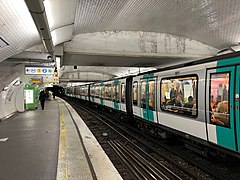 MF 01 rolling stock on Line 9