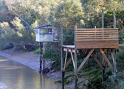 Cabane de pêche au filet carré (carrelet) sur pilotis.