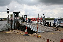 Reedham-fergen i Norfolk på elven Yale