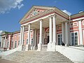 Portique néoclassique du château de Kouskovo à Moscou.