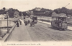 Croisement de tramways sur l'évitement de l'entrée du Pont Wilson.