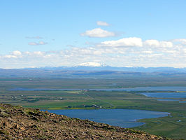 Laugarvatn met Apavatn en de Hekla op de achtergrond