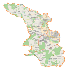 Mapa konturowa powiatu pabianickiego, w centrum znajduje się punkt z opisem „Janowice”