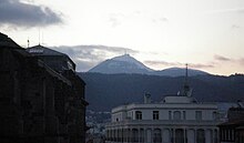 Le sommet du Puy de Dôme depuis la place Sugny