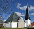 Vierseitiges Zeltdach (links) und pyramidenförmiger Turmhelm mit quadratischem Grundriss