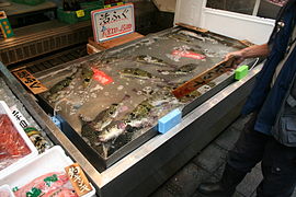 Vente de fugu au Japon.