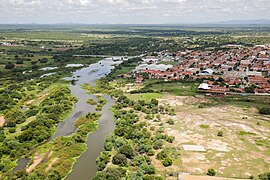 O Rio Piranhas-Açu com a cidade à direita