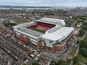 Anfield mit ausgebautem Anfield Road End (rechts) im Juli 2023