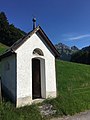 Regenbogenkapelle auf dem Weg nach Rauth