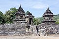 Pintu gerbang Candi Barong dan dua bangunan candi utama