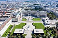 Luftbild; Hofburg mit Heldenplatz und den Gebäuden des provisorischen Parlaments im Vordergrund