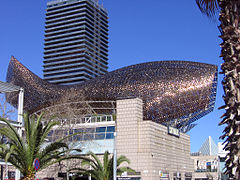 Pez (1992), de Frank Gehry, paséu Marítimu de la Barceloneta.