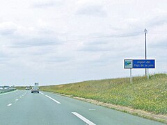 L'autoroute A83 entre les sorties 9 et 10, à hauteur de la limite territoriale de la région des Pays de la Loire.