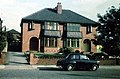 Britisches Doppelhaus der 1930er Jahre mit Ausluchten, Chadderton, Greater Manchester