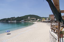 Juli: Strand von Himara an der Albanischen Riviera