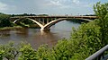 Sri Chinmoy Peace Bridge forbinder Minneapolis og St. Paul i Minnesota.