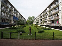 Garden between the Charlotte de Bourbonstraat, Louise de Colignystraat and Anna van Burenstraat